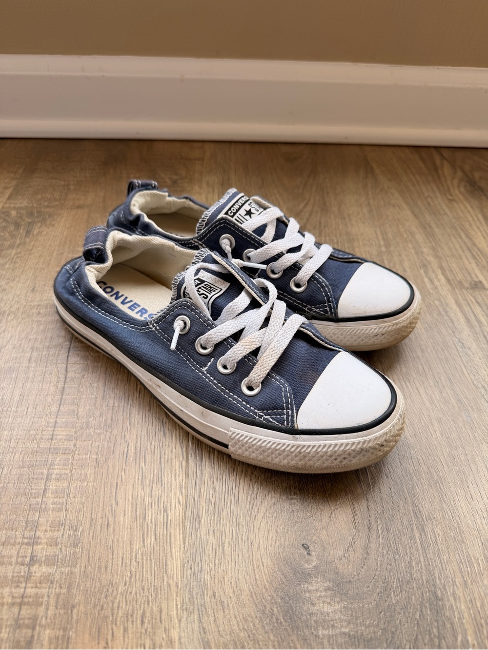 Converse Low Top Sneakers in Navy Blue and White